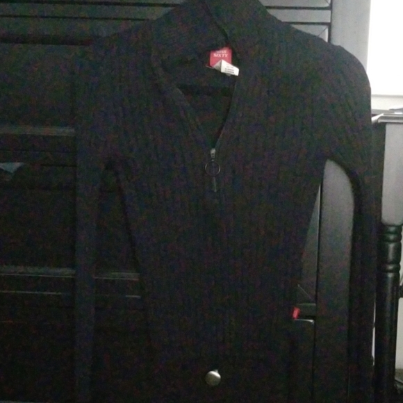 Sweater - Picture 1 of 3